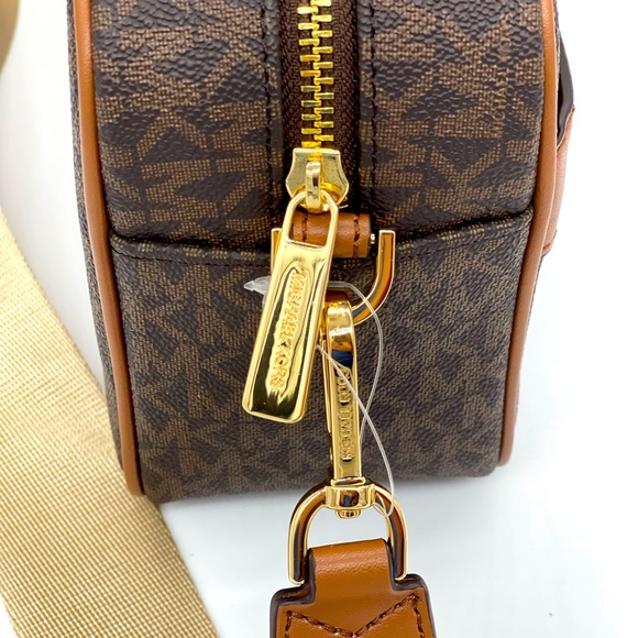 Michael Kors Kenly LG Pocket Xbody &Trifold Wallet - Picture 8 of 11